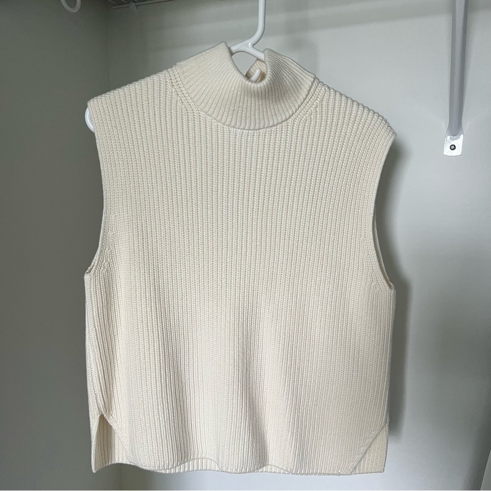 Abercrombie & Fitch turtle neck sleeveless sweater